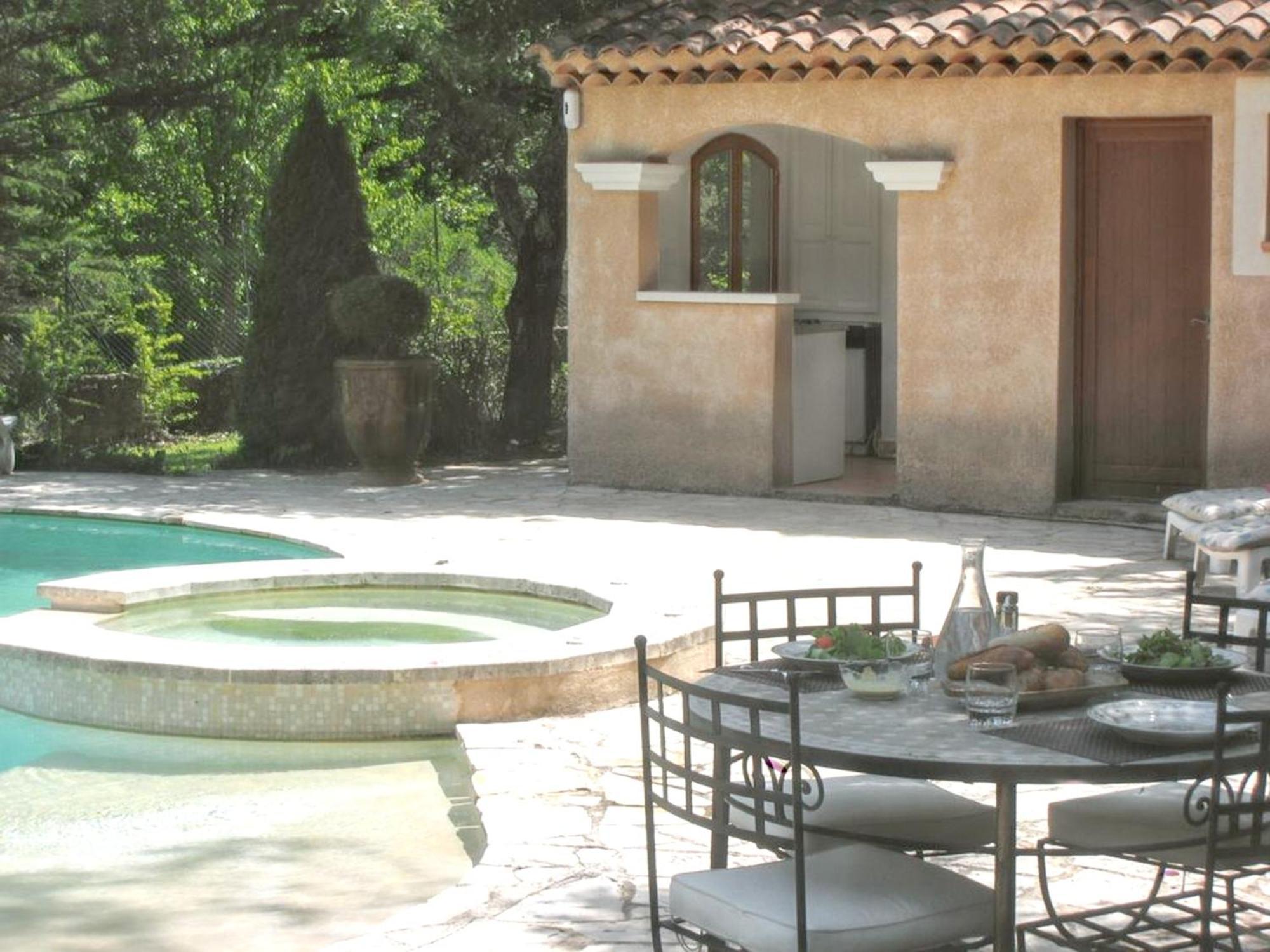 Villa Spacieuse Avec Piscine A Saint Maximin Eksteriør bilde