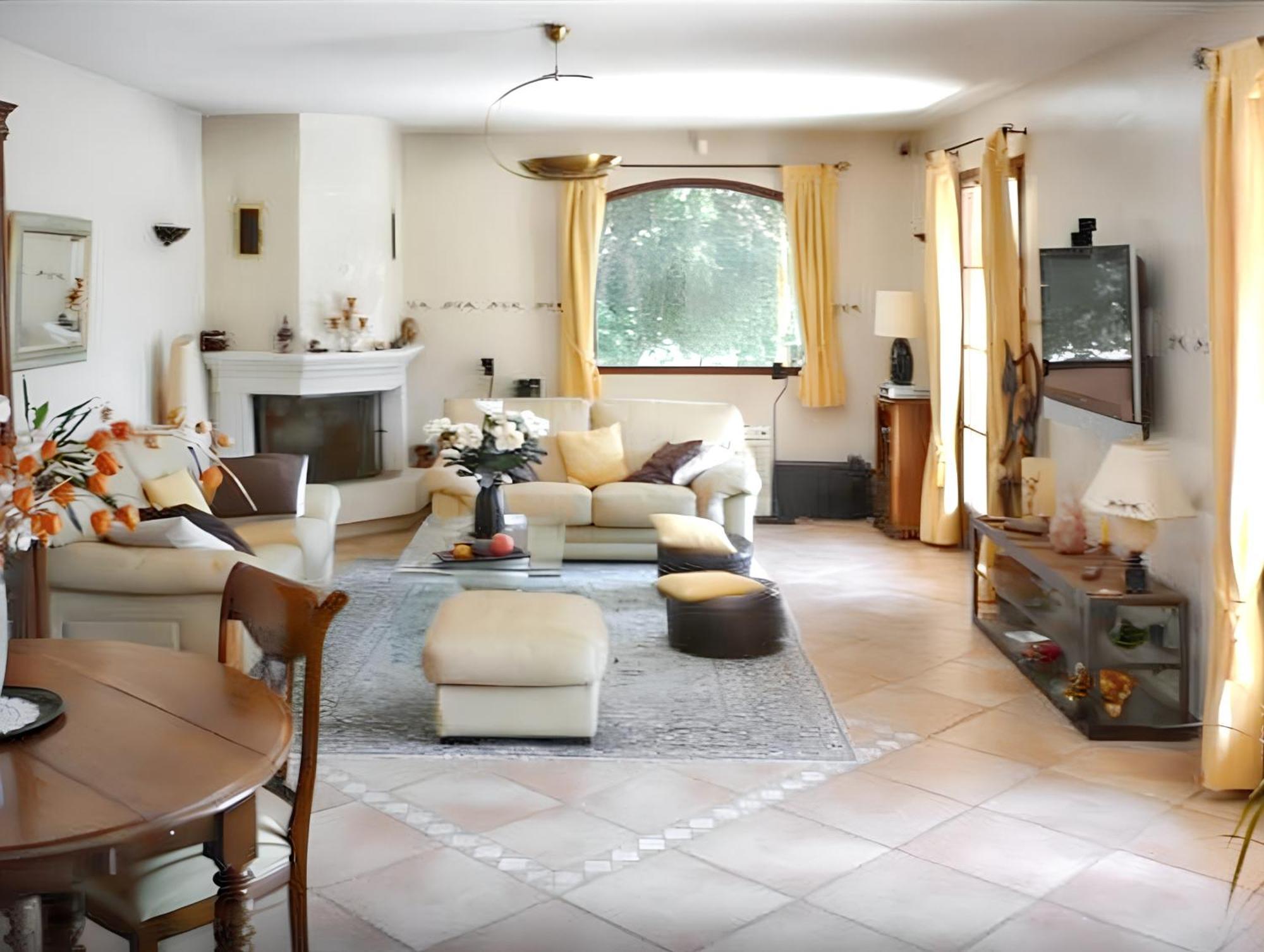 Villa Spacieuse Avec Piscine A Saint Maximin Eksteriør bilde