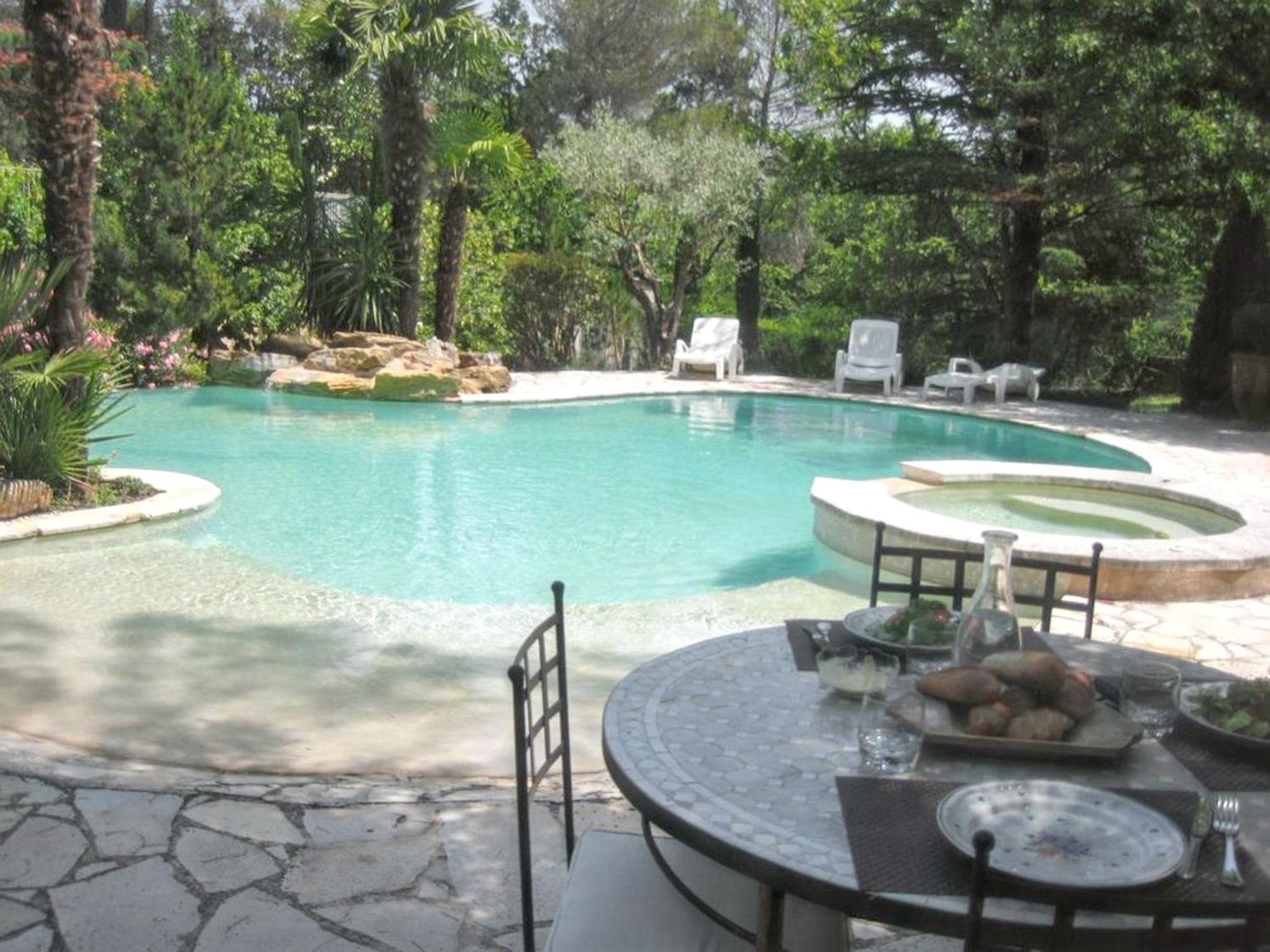 Villa Spacieuse Avec Piscine A Saint Maximin Eksteriør bilde
