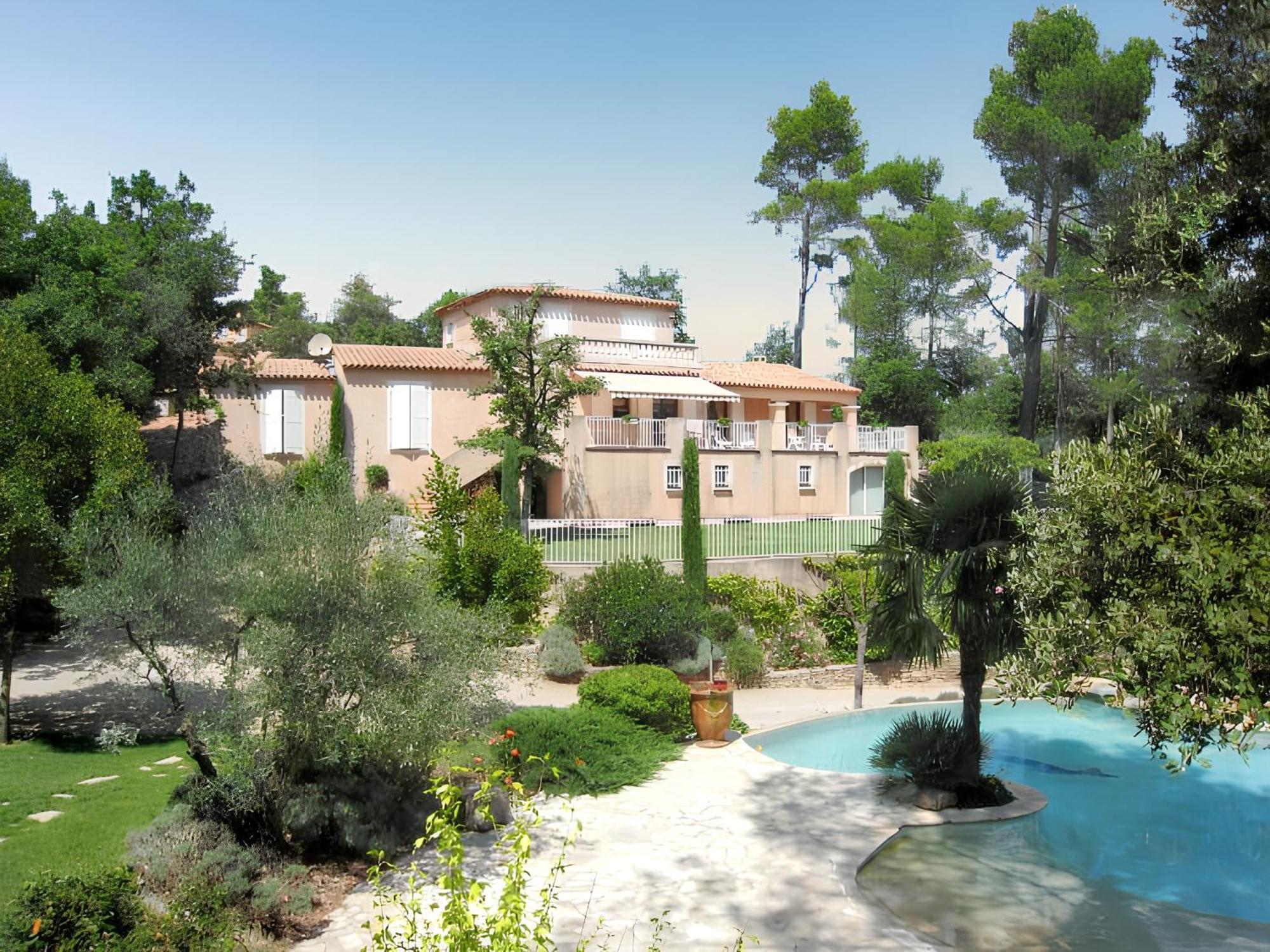 Villa Spacieuse Avec Piscine A Saint Maximin Eksteriør bilde